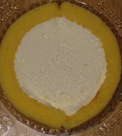 スプーンで食べるプレミアムチーズロールケーキ